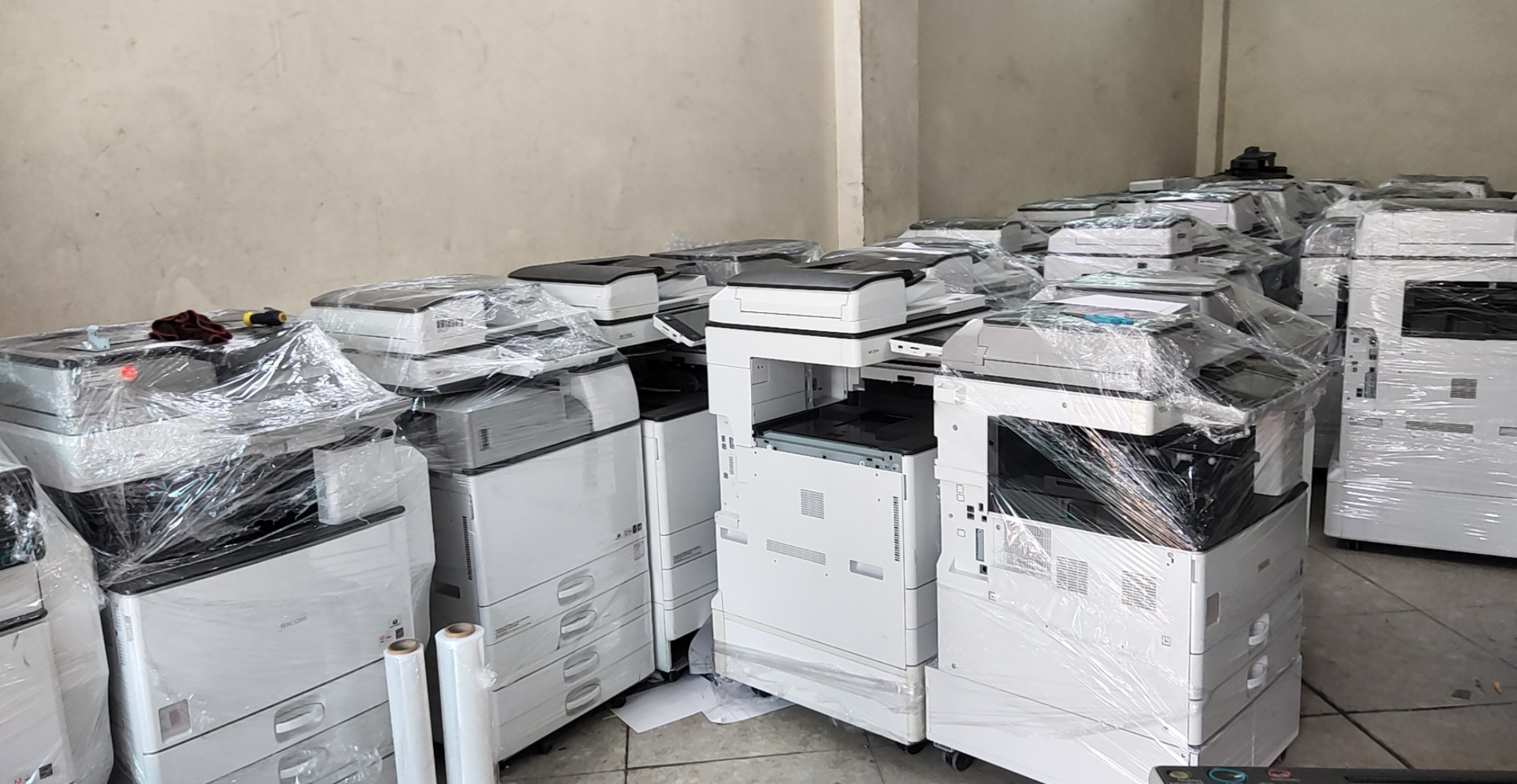 Máy photocopy giá rẻ – Giải pháp tối ưu cho văn phòng hiện đại tiết kiệm chi phí